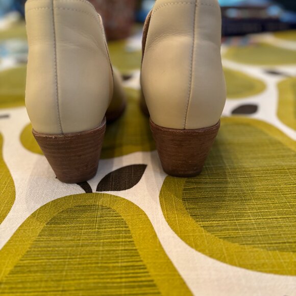 NISOLO Mia Everyday Ankle Bootie in Bone Size 8.5 - Picture 4 of 5